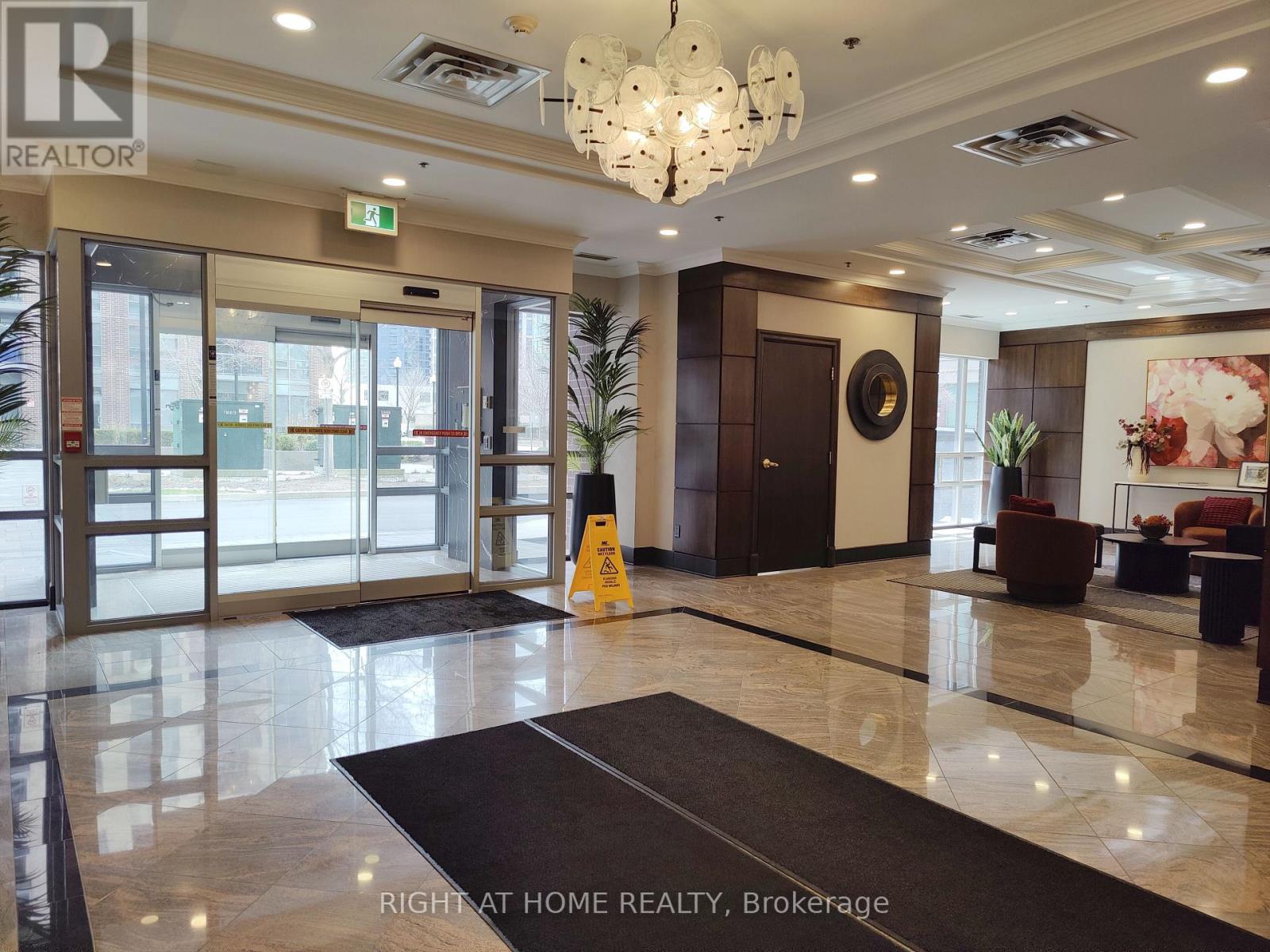 704 - 5 Michael Power Place, Toronto, Ontario  M9A 0A3 - Photo 4 - W13022868