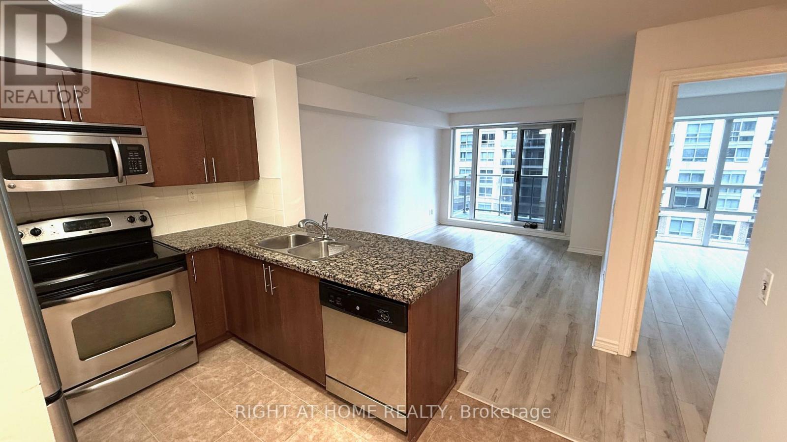 704 - 5 Michael Power Place, Toronto, Ontario  M9A 0A3 - Photo 9 - W13022868