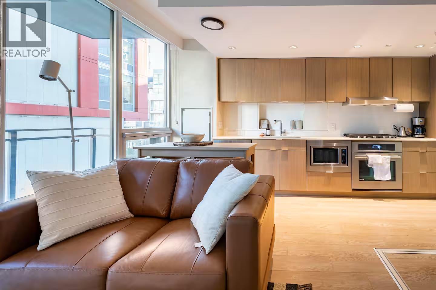 303 111 E 1ST AVENUE, Vancouver, British Columbia