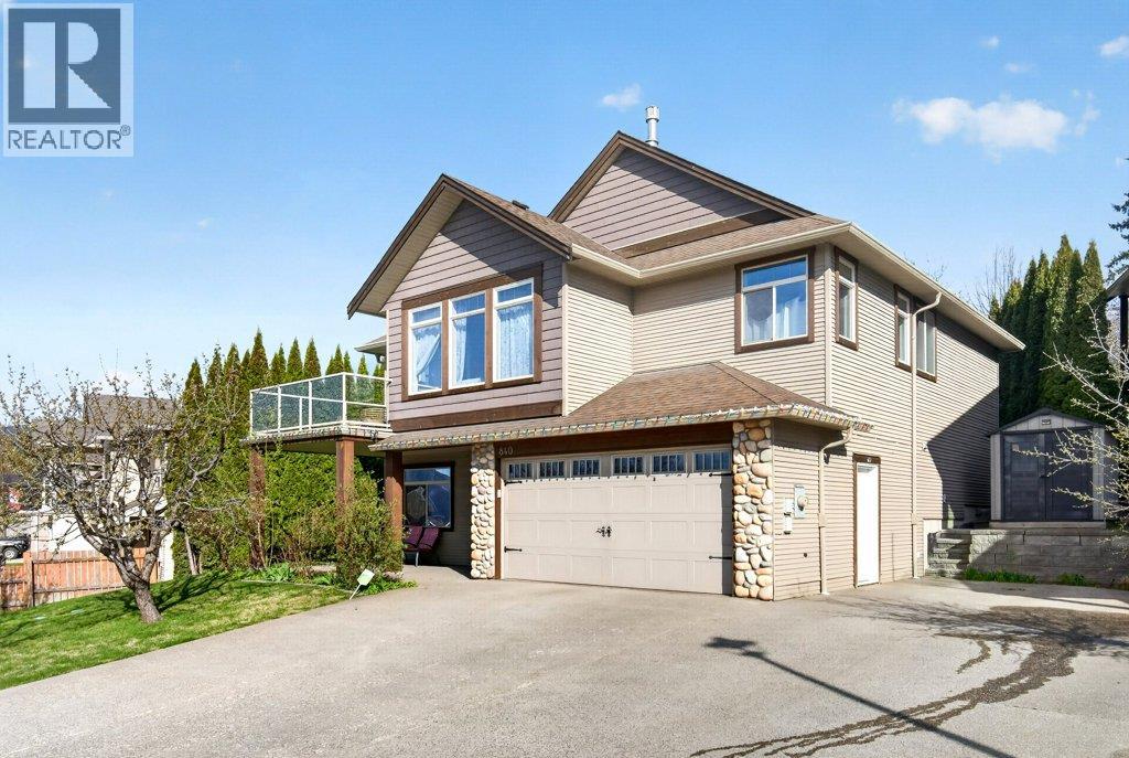 840 12 Street SE, Salmon Arm, British Columbia  V1E 0A3 - Photo 3 - 10383606