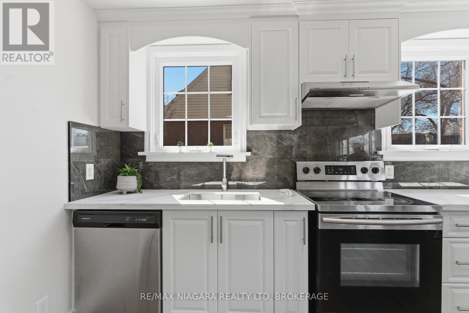 5654 Drummond Road, Niagara Falls, Ontario  L2G 4L4 - Photo 9 - X13027416