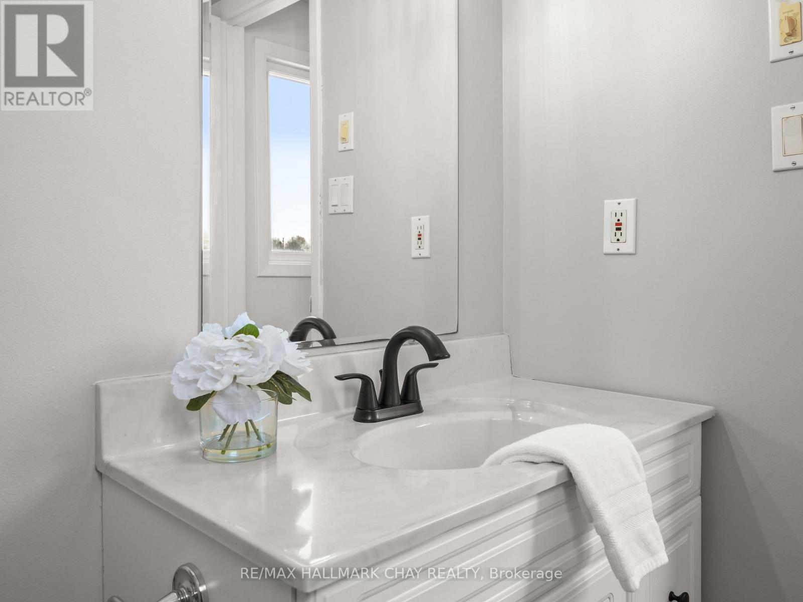 190 Mackenzie Street, New Tecumseth, Ontario  L9R 1B8 - Photo 23 - N12990106