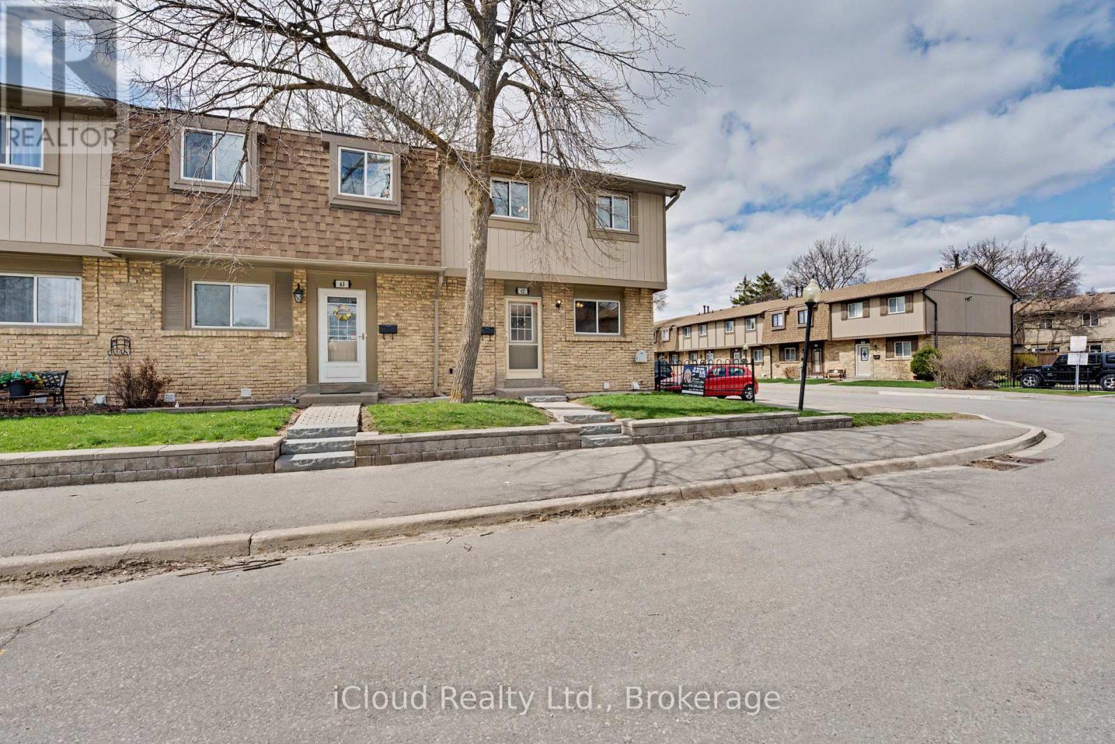 62 - 81 Hansen Road, Brampton, Ontario  L6V 3C7 - Photo 2 - W12682698