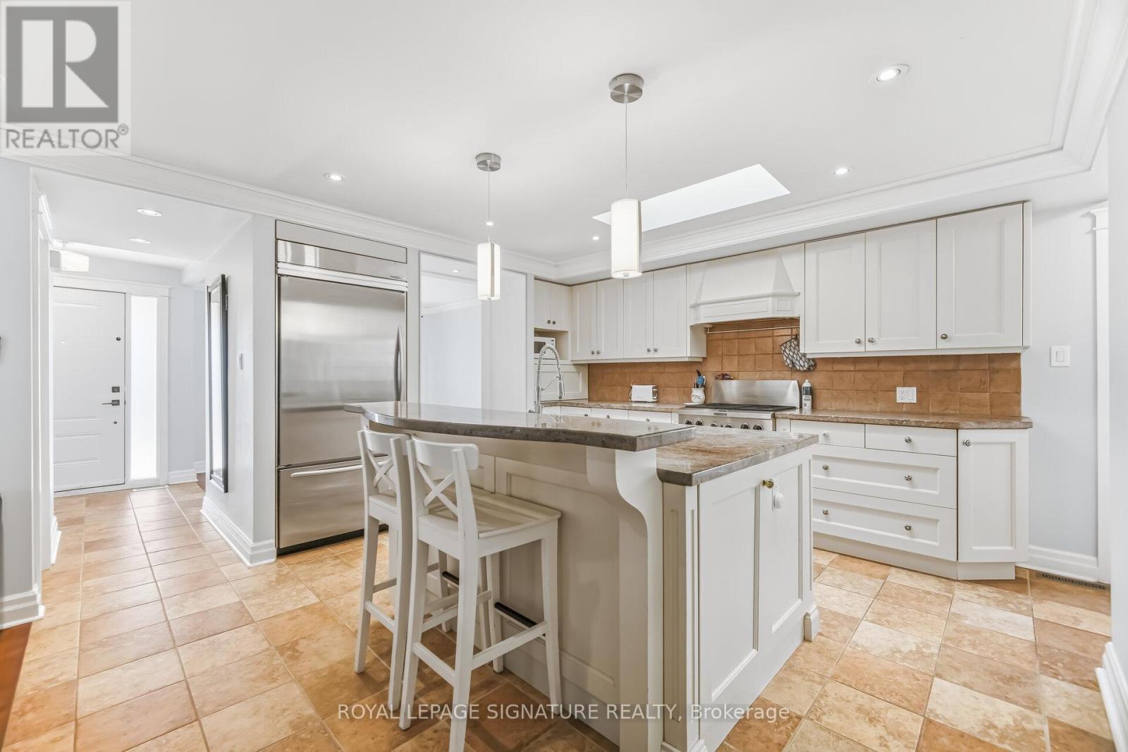 34 Lorraine Crescent, Brampton, Ontario  L6S 2R7 - Photo 2 - W13025470