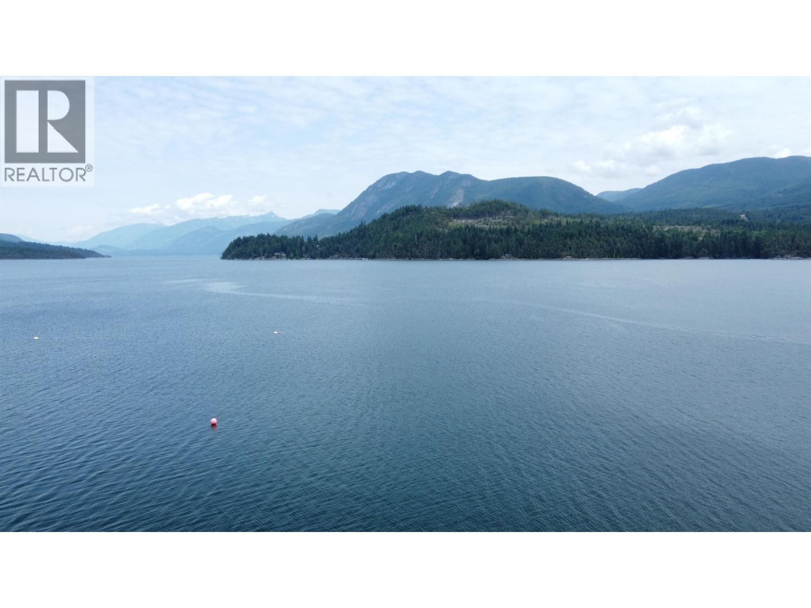 6340 N Gale Avenue, Sechelt, British Columbia  V7Z 0P8 - Photo 2 - R3114231