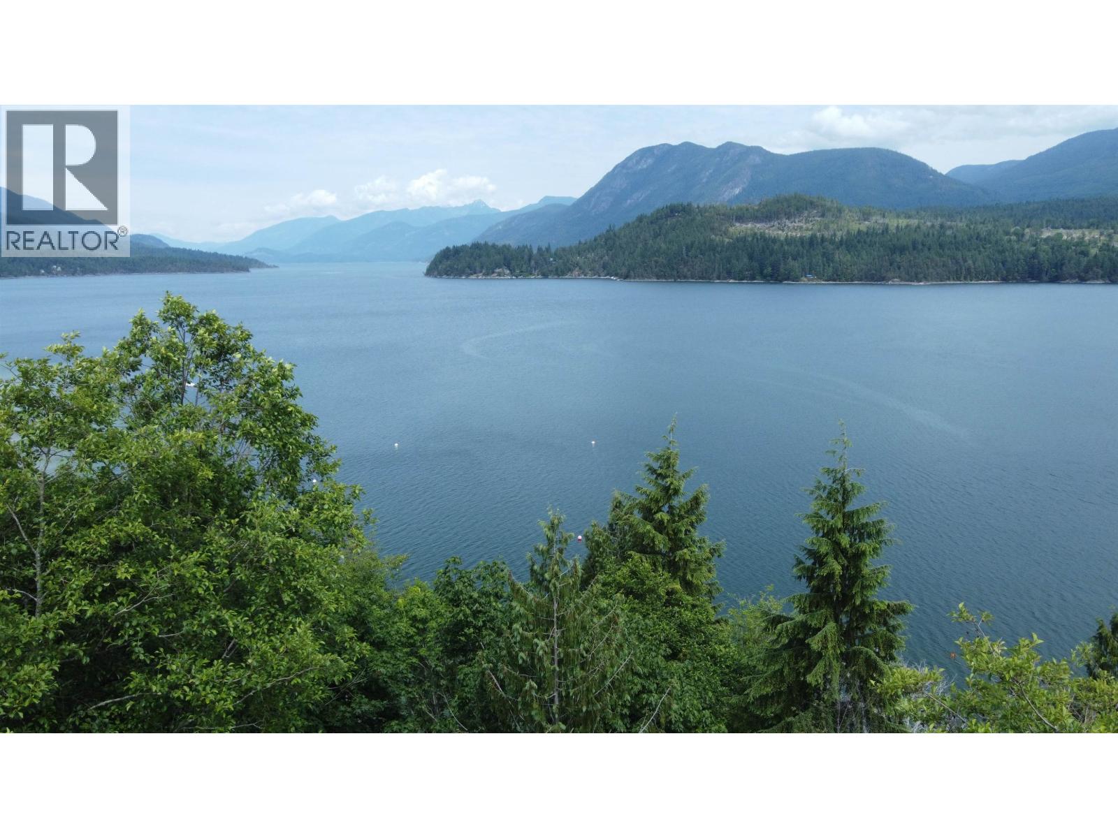 6340 N Gale Avenue, Sechelt, British Columbia  V7Z 0P8 - Photo 3 - R3114231