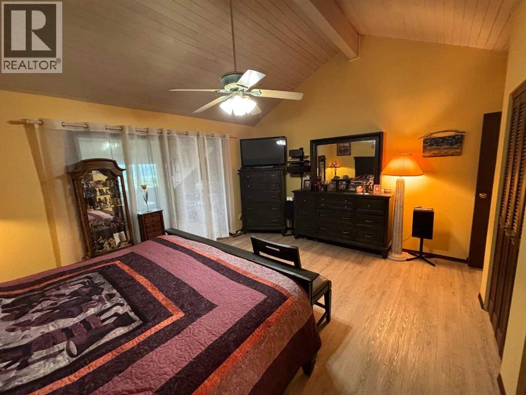 9602 71 Avenue, Peace River, Alberta  T8S 1E3 - Photo 21 - A2273646