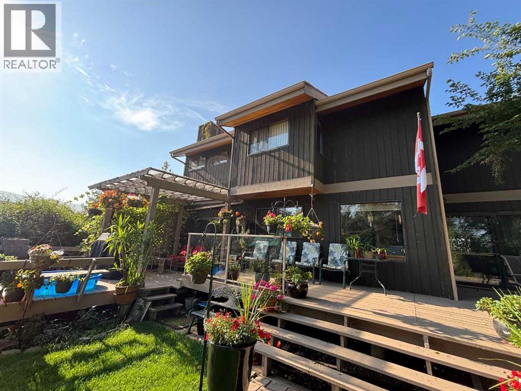 9602 71 Avenue, Peace River, Alberta  T8S 1E3 - Photo 2 - A2273646