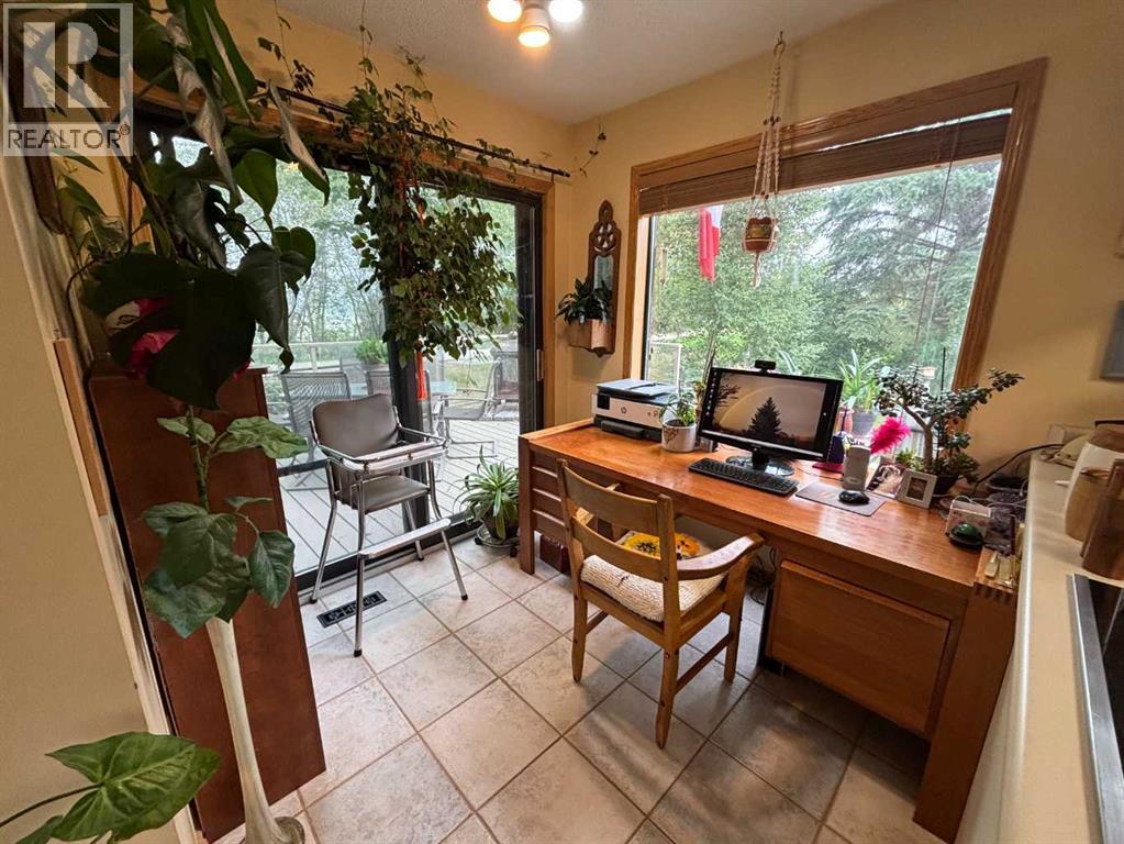 9602 71 Avenue, Peace River, Alberta  T8S 1E3 - Photo 7 - A2273646