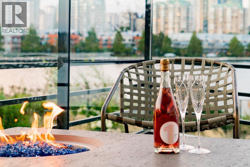 305 210 Salter Street, New Westminster, British Columbia  V3M 0J9 - Photo 2 - R3114214