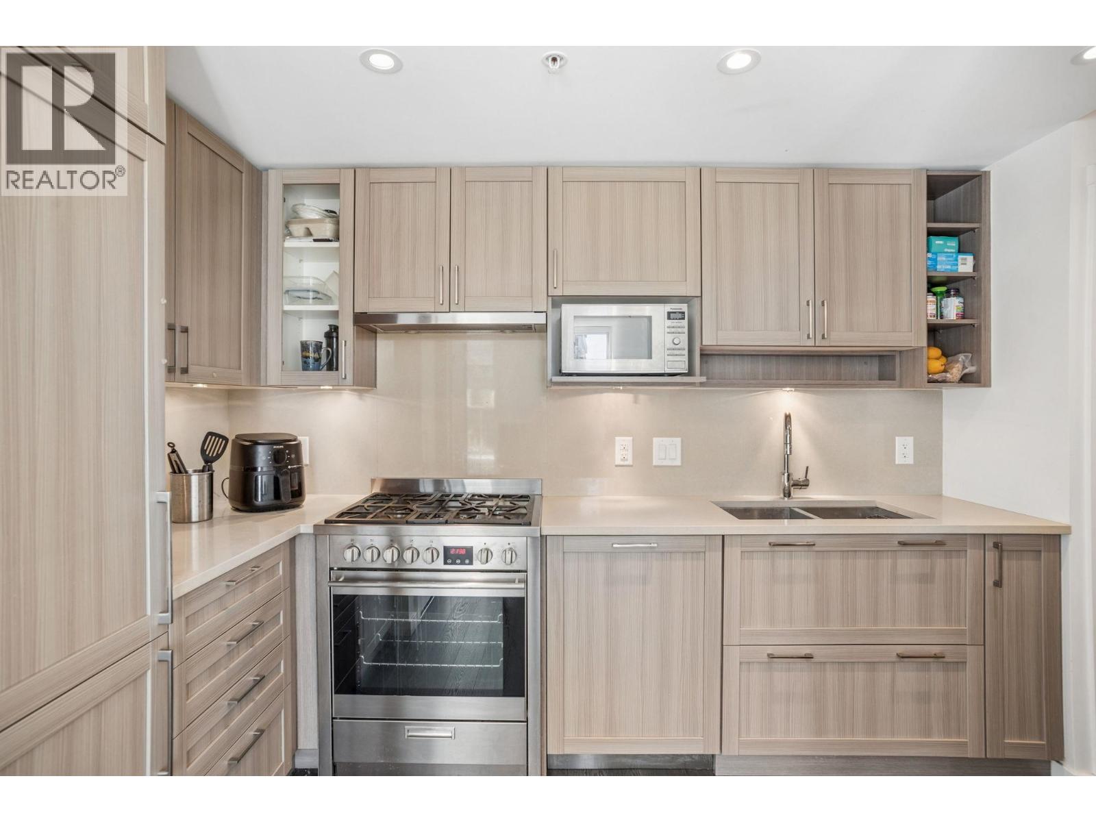 317 5665 Boundary Road, Vancouver, British Columbia  V5R 0E4 - Photo 2 - R3114228