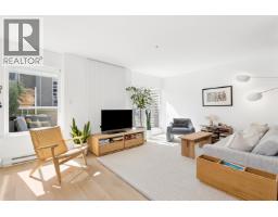 2 265 E 8TH STREET, North Vancouver, British Columbia