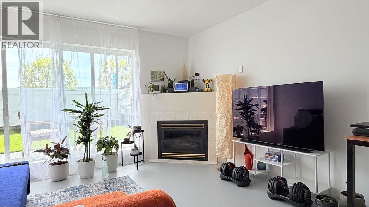 204 22347 Lougheed Highway, Maple Ridge, British Columbia  V2X 2T3 - Photo 3 - R3114250