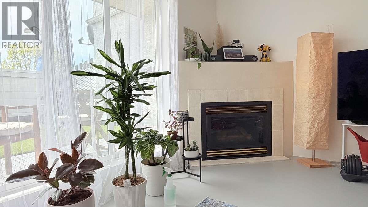 204 22347 Lougheed Highway, Maple Ridge, British Columbia  V2X 2T3 - Photo 4 - R3114250