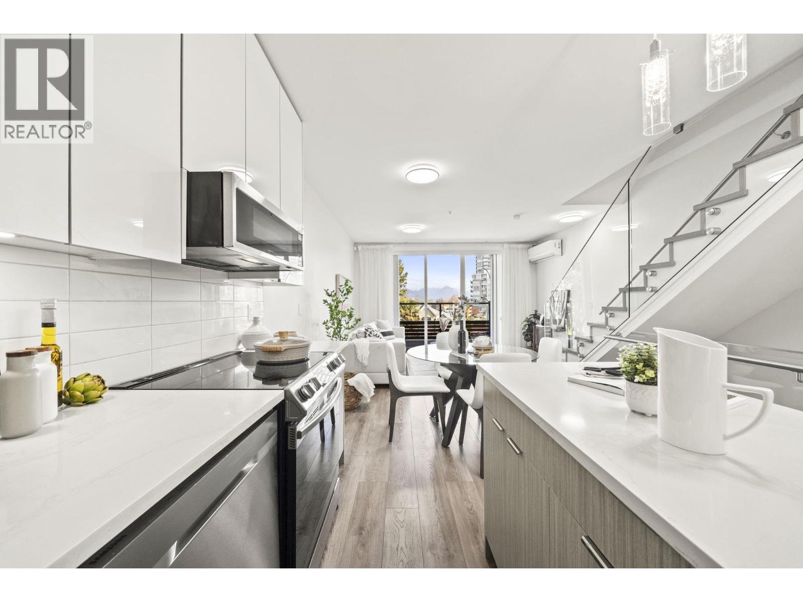 2296 E 33rd Avenue, Vancouver, British Columbia  V5N 3G1 - Photo 2 - R3114273