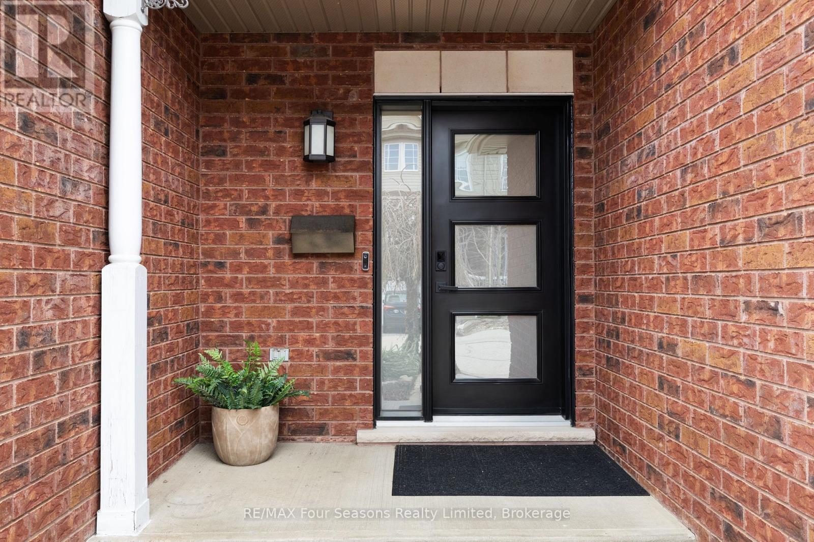 13 - 305 Briarmeadow Drive, Kitchener, Ontario  N2A 4K9 - Photo 2 - X13027364