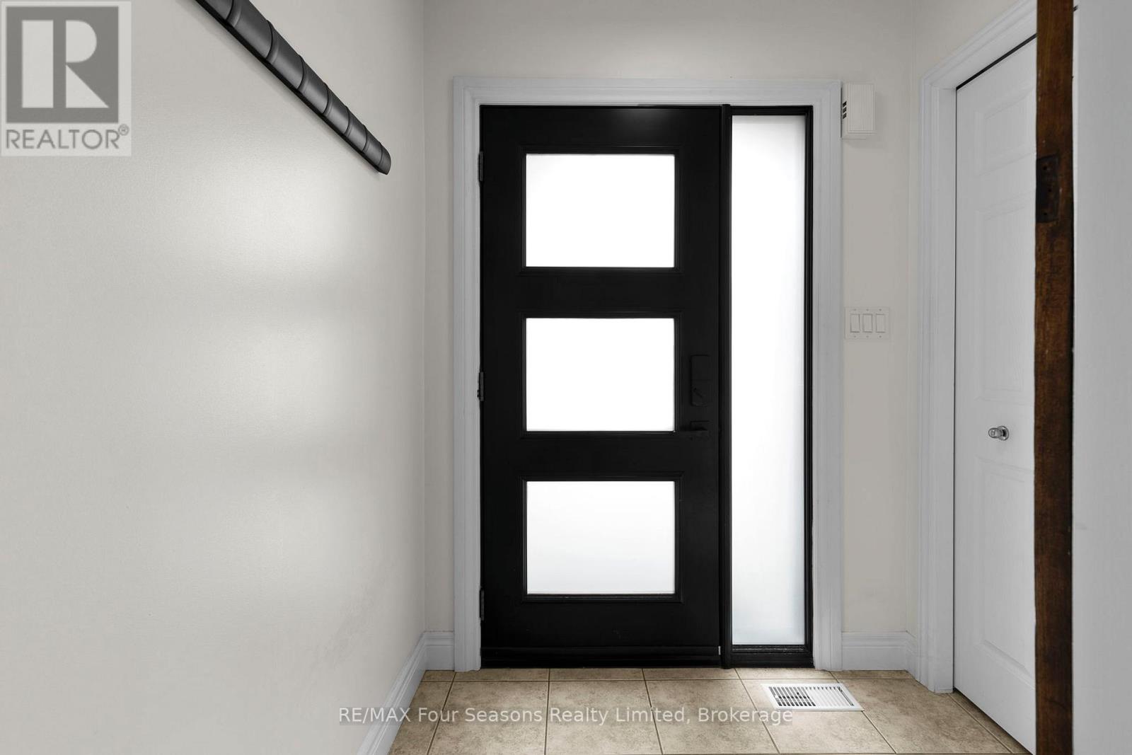 13 - 305 Briarmeadow Drive, Kitchener, Ontario  N2A 4K9 - Photo 4 - X13027364