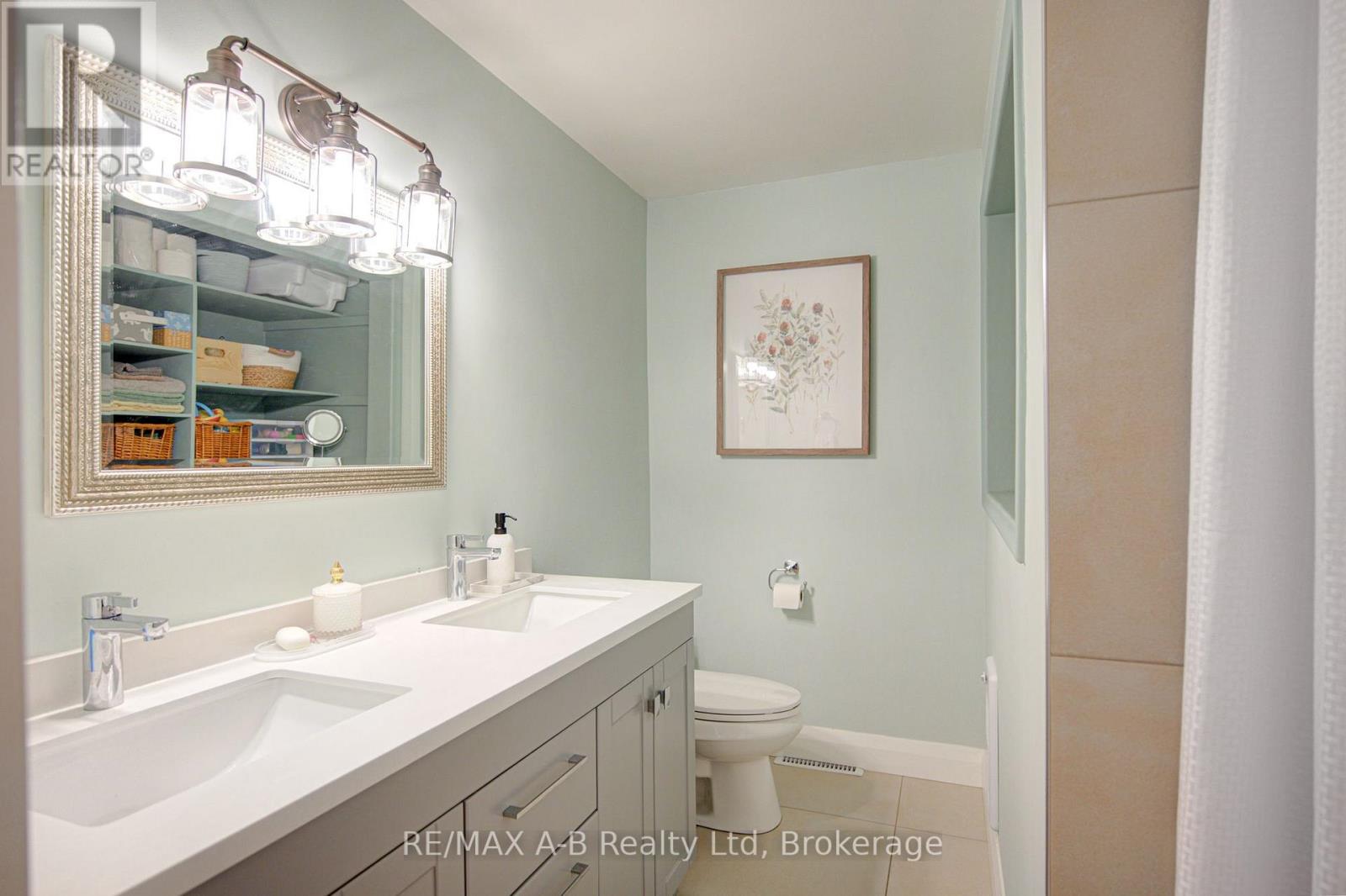 19 Linton Place, Kitchener, Ontario  N2B 2K1 - Photo 14 - X13027398