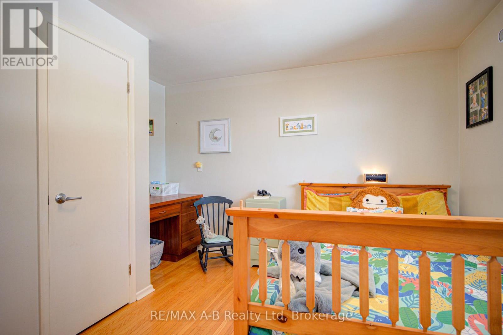 19 Linton Place, Kitchener, Ontario  N2B 2K1 - Photo 21 - X13027398