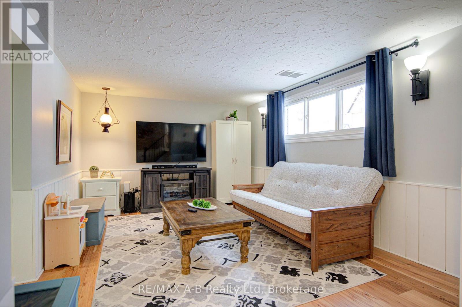 19 Linton Place, Kitchener, Ontario  N2B 2K1 - Photo 25 - X13027398