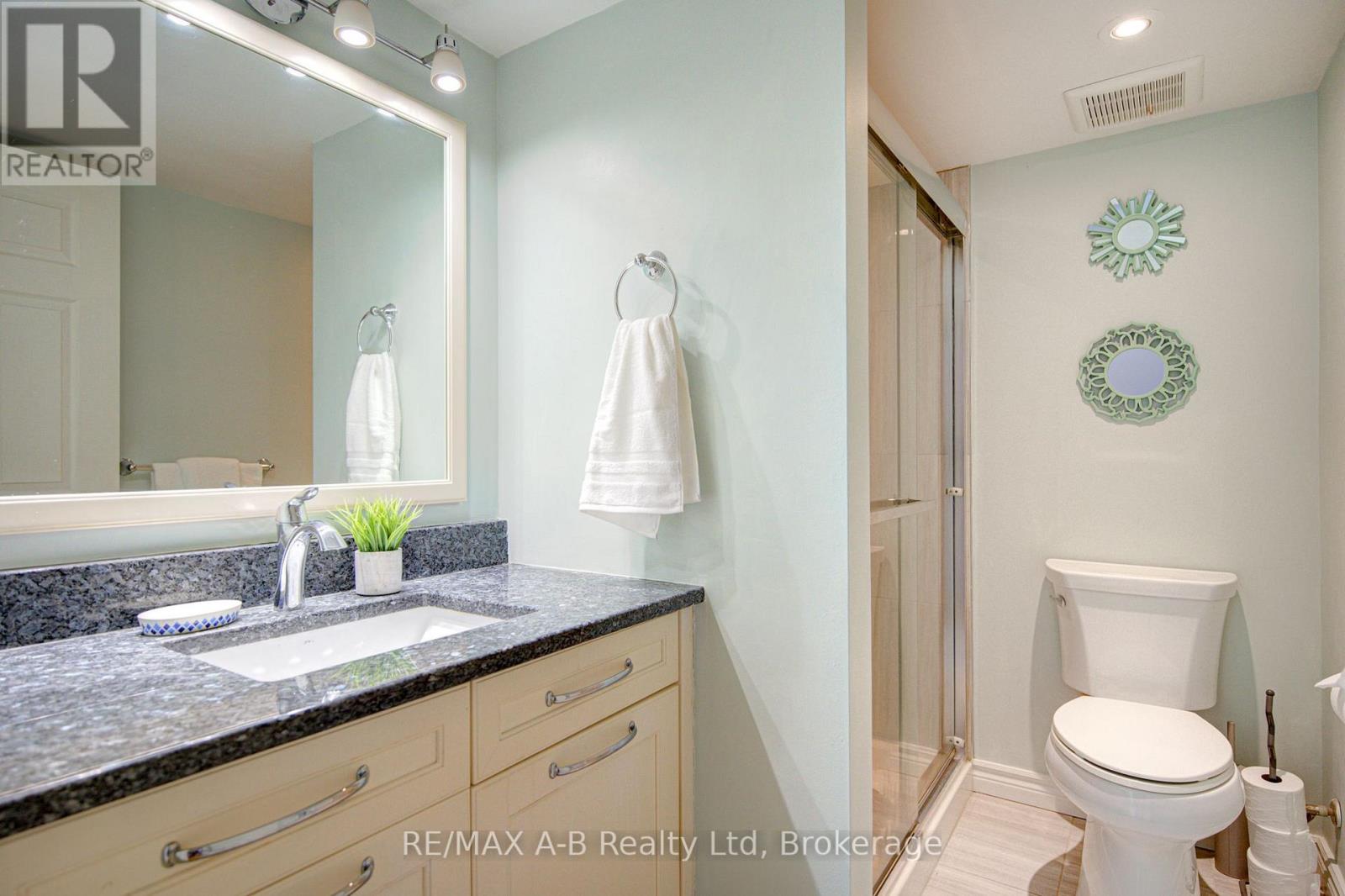 19 Linton Place, Kitchener, Ontario  N2B 2K1 - Photo 27 - X13027398