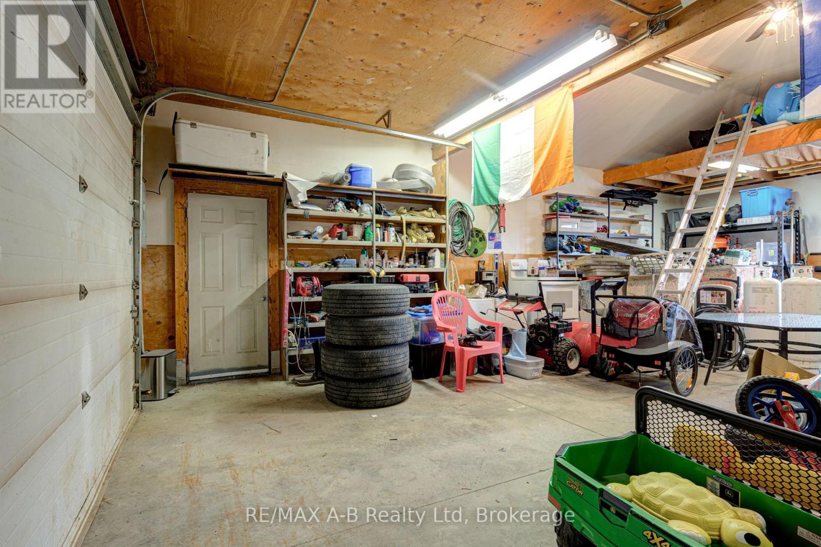 19 Linton Place, Kitchener, Ontario  N2B 2K1 - Photo 37 - X13027398