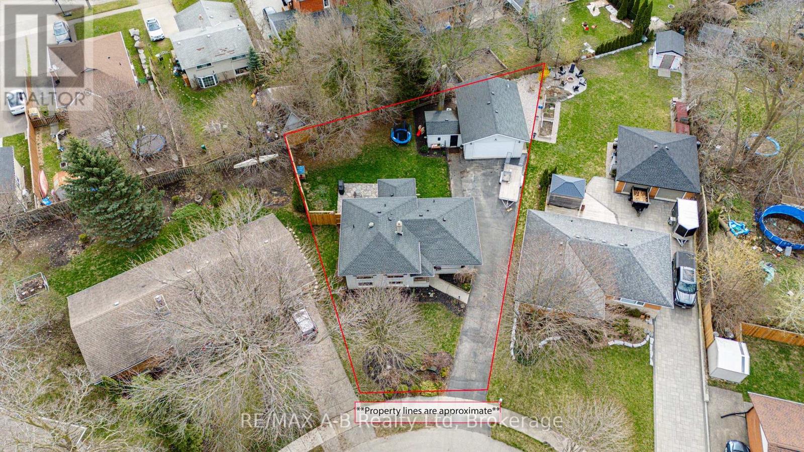 19 Linton Place, Kitchener, Ontario  N2B 2K1 - Photo 41 - X13027398