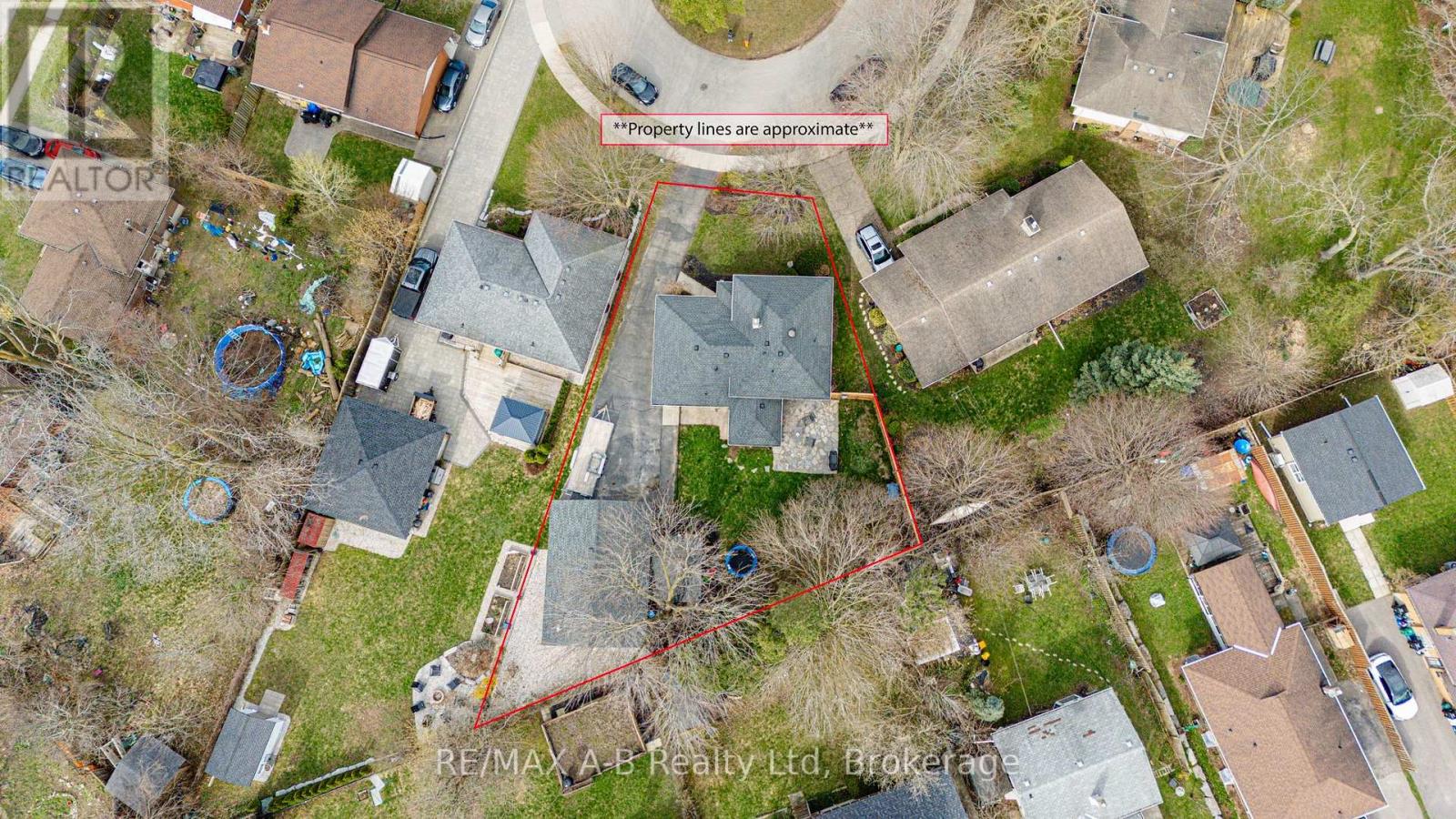 19 Linton Place, Kitchener, Ontario  N2B 2K1 - Photo 42 - X13027398