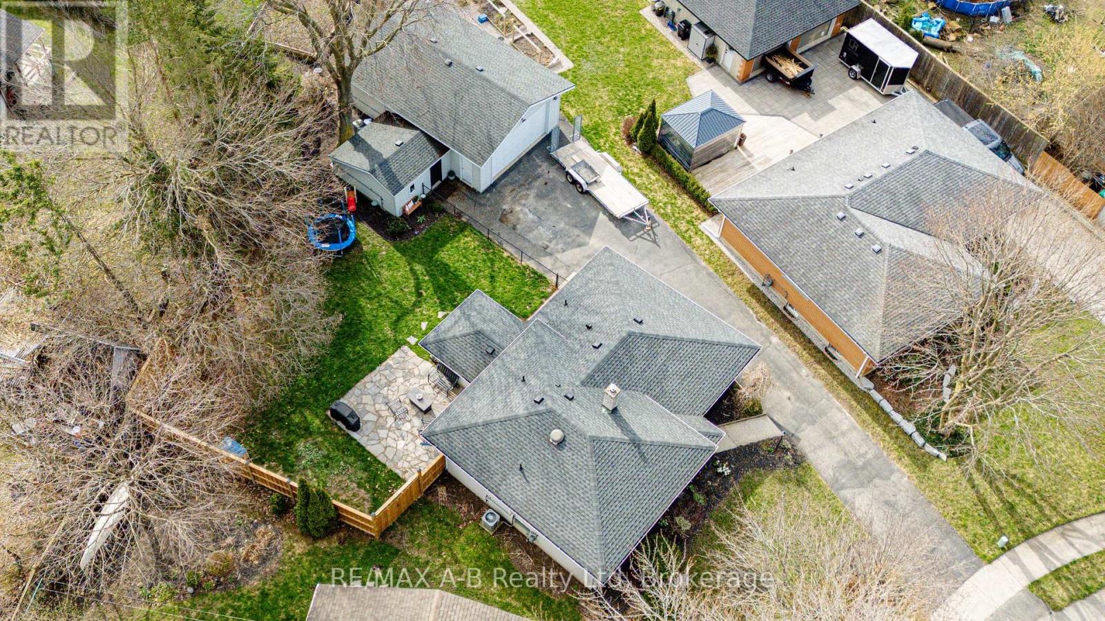 19 Linton Place, Kitchener, Ontario  N2B 2K1 - Photo 43 - X13027398