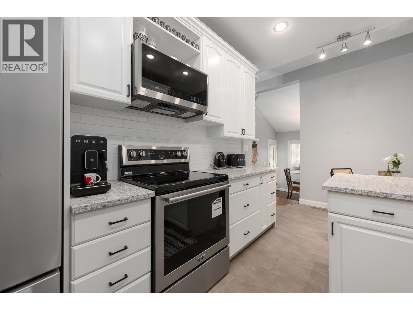 1991 Cedar Village Crescent, North Vancouver, British Columbia  V7J 3P5 - Photo 6 - R3114222