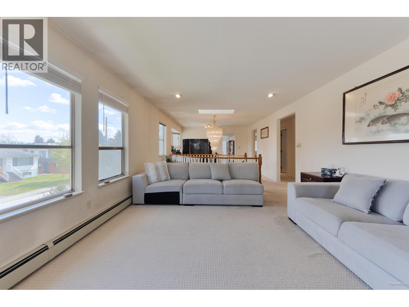 4355 Macdonald Avenue, Burnaby, British Columbia  V5G 2Z8 - Photo 4 - R3114234