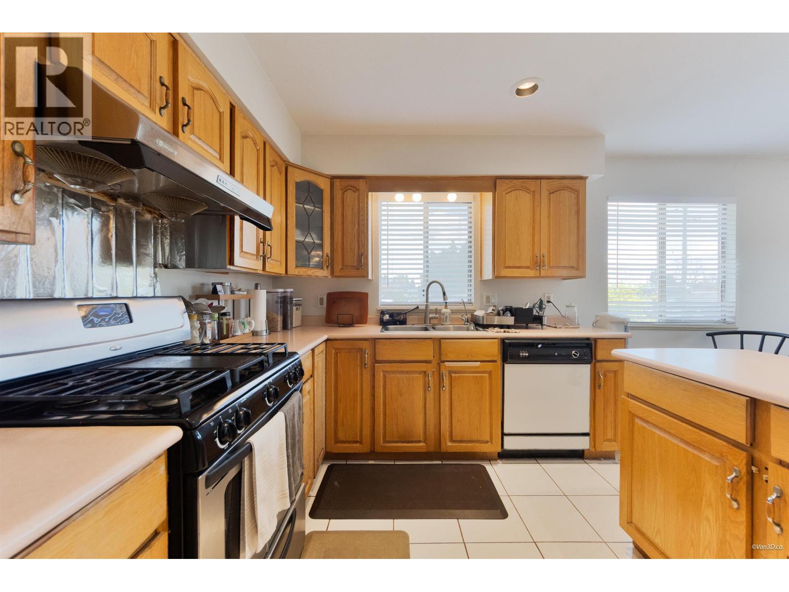 4355 Macdonald Avenue, Burnaby, British Columbia  V5G 2Z8 - Photo 5 - R3114234