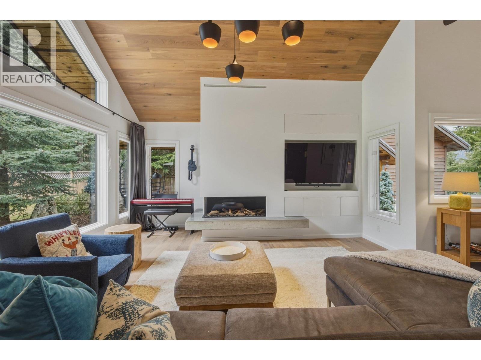 6232 Oboe Place, Whistler, British Columbia  V8E 0C5 - Photo 4 - R3114244