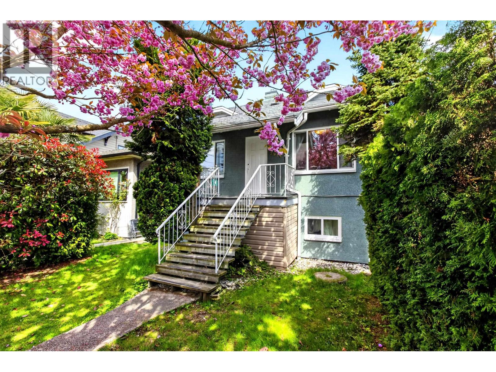 2975 W 8TH AVENUE, Vancouver, British Columbia