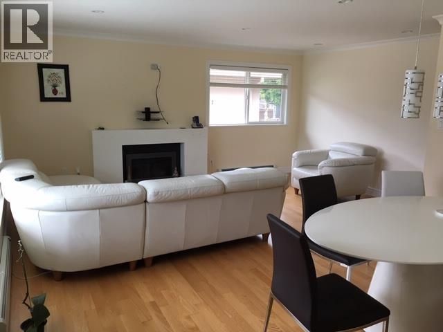 552 W 22nd Street, North Vancouver, British Columbia  V7M 2A5 - Photo 2 - R3114266