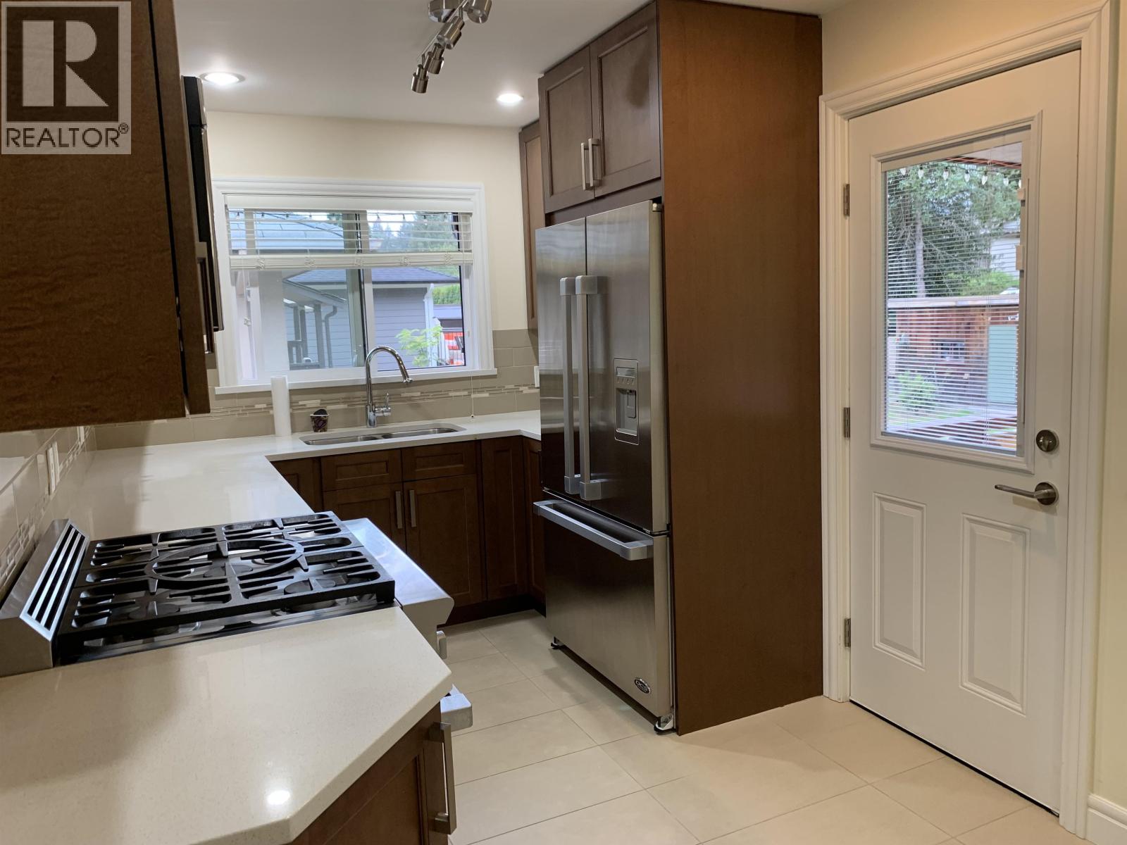 552 W 22nd Street, North Vancouver, British Columbia  V7M 2A5 - Photo 4 - R3114266