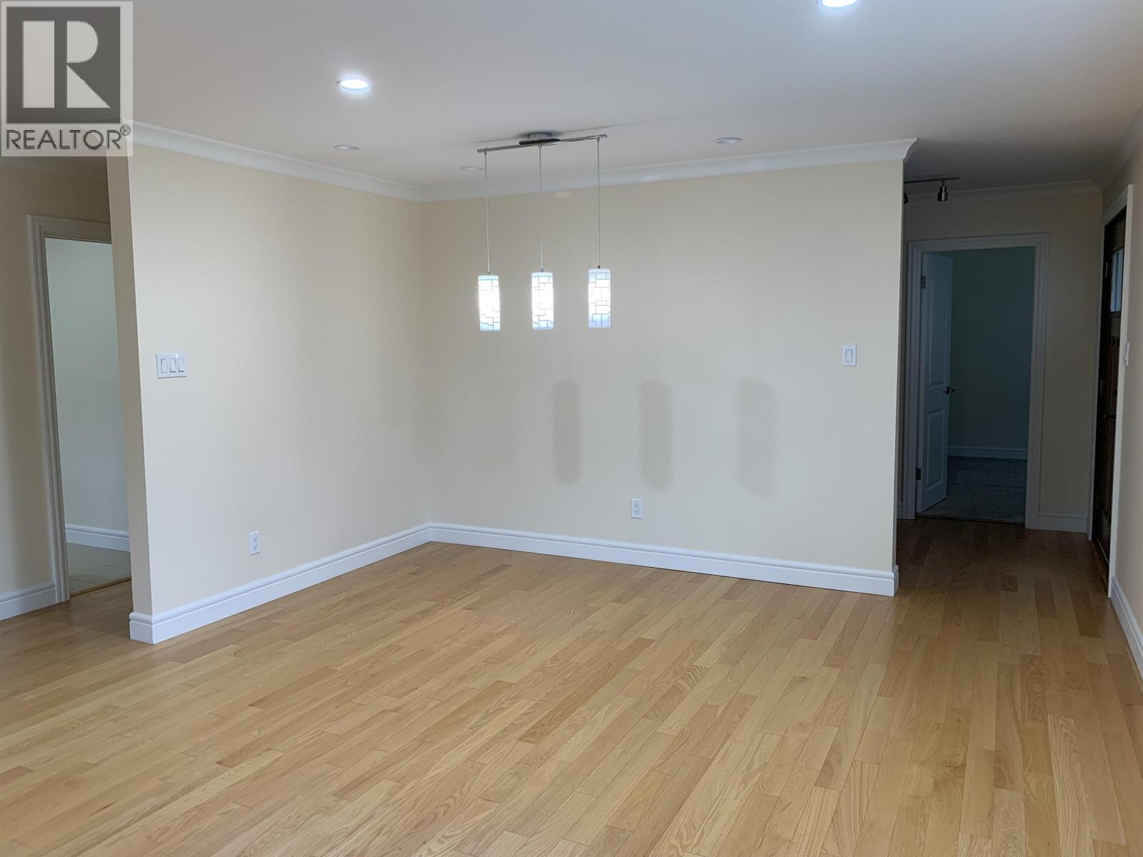 552 W 22nd Street, North Vancouver, British Columbia  V7M 2A5 - Photo 8 - R3114266