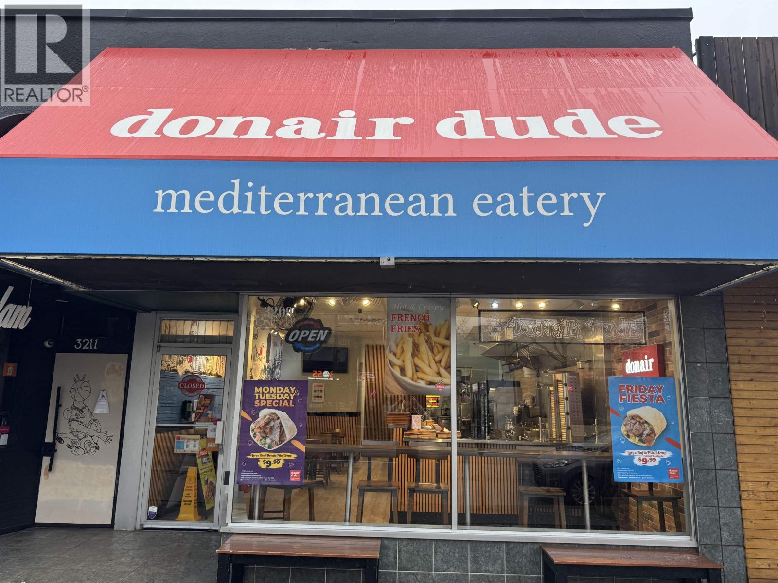 3209 W BROADWAY, Vancouver, British Columbia