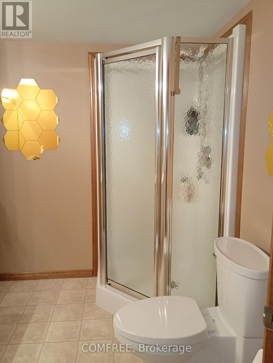 35 Tanya Drive, Southwest Middlesex, Ontario  N0L 1M0 - Photo 23 - X12940524