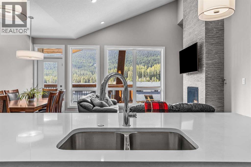 301, 106 Stewart Creek Rise S, Canmore, Alberta  T1W 0N3 - Photo 8 - A2302489