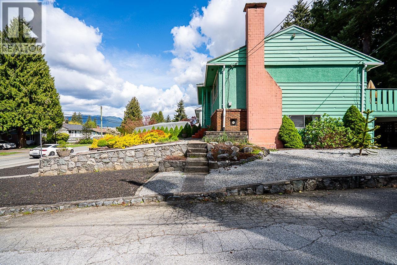 1710 Western Drive, Port Coquitlam, British Columbia  V3C 2X3 - Photo 2 - R3114178