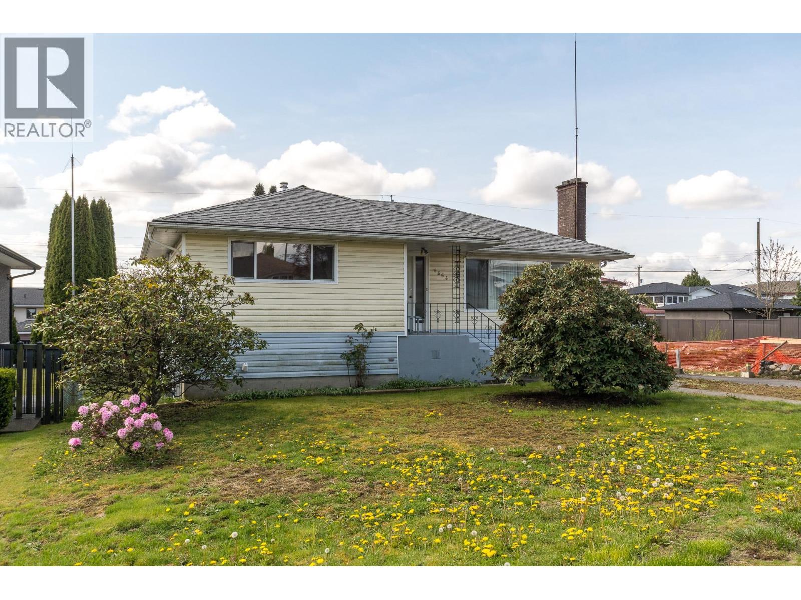 6664 Charles Street, Burnaby, British Columbia  V5B 2H1 - Photo 2 - R3113862