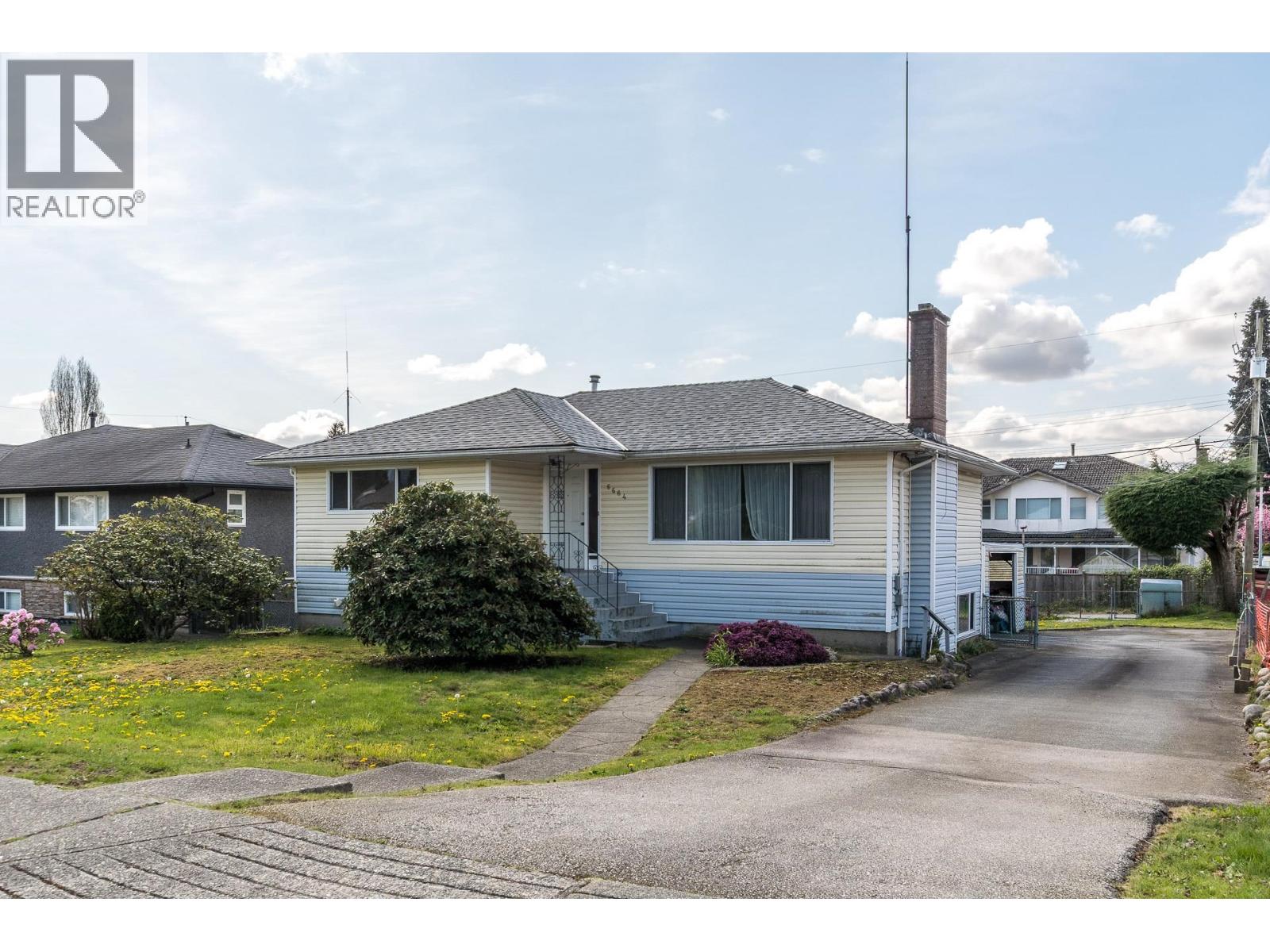 6664 CHARLES STREET, Burnaby, British Columbia