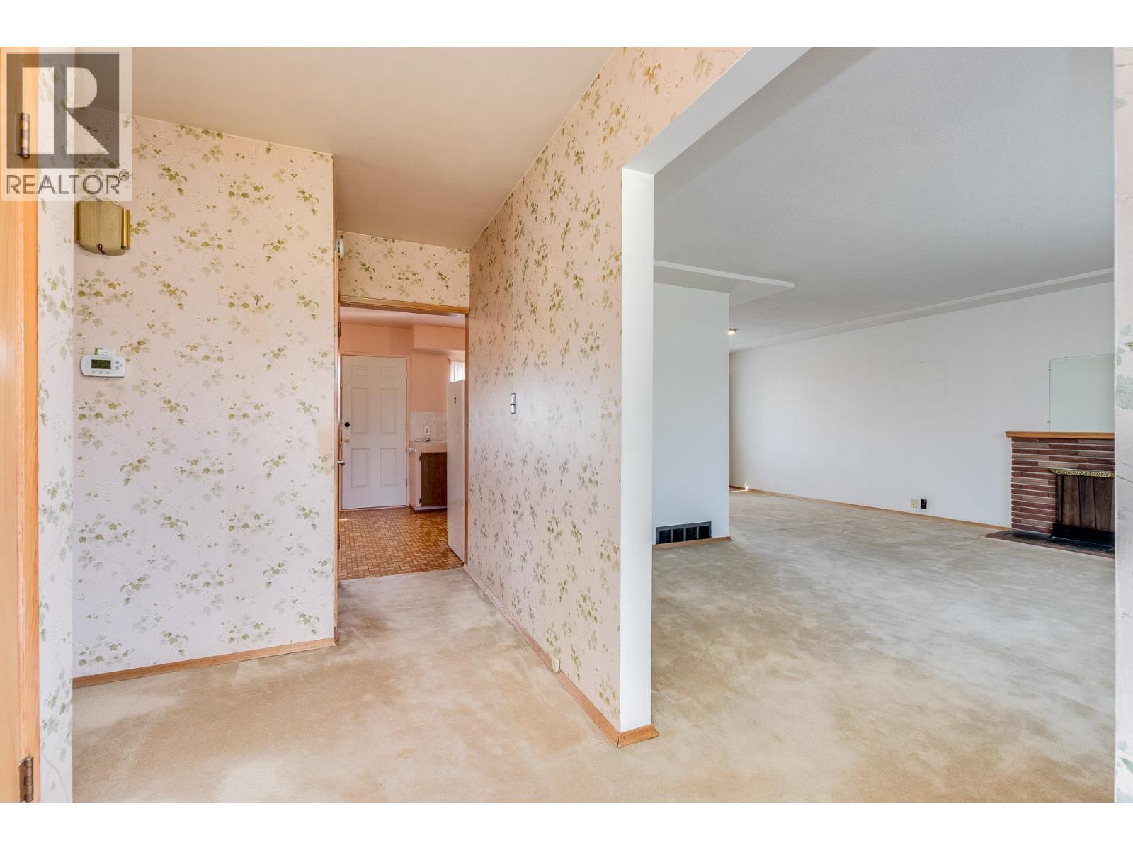 6664 Charles Street, Burnaby, British Columbia  V5B 2H1 - Photo 3 - R3113862