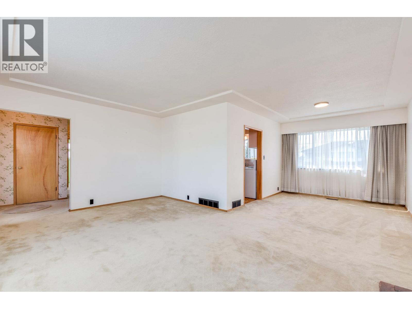 6664 Charles Street, Burnaby, British Columbia  V5B 2H1 - Photo 5 - R3113862