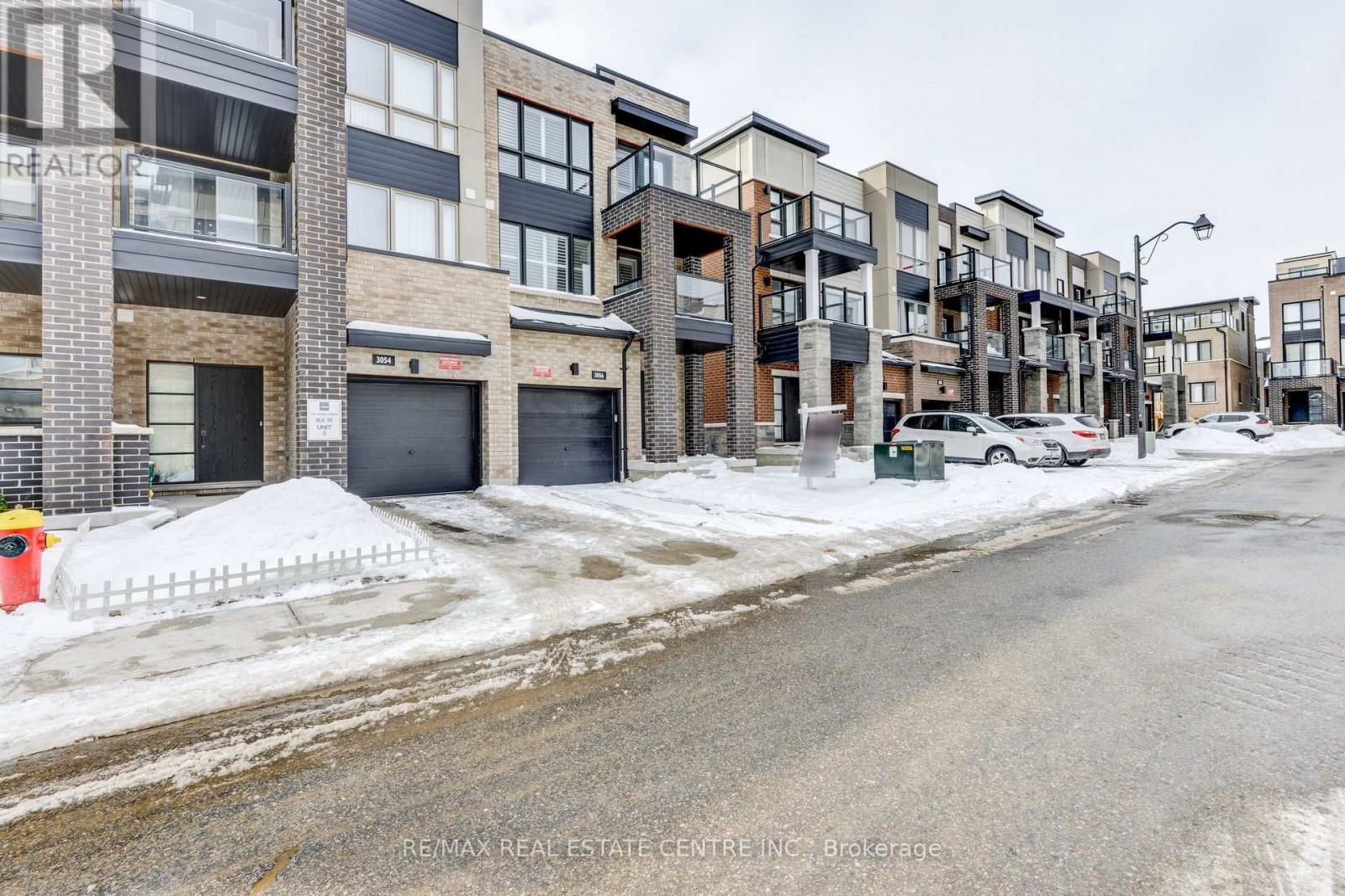 3056 Cascade Common Court, Oakville, Ontario  L6H 0R7 - Photo 2 - W13027376