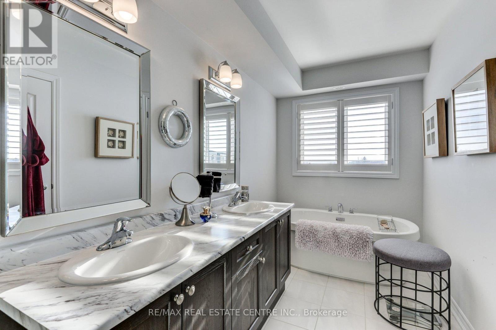 3056 Cascade Common Court, Oakville, Ontario  L6H 0R7 - Photo 23 - W13027376