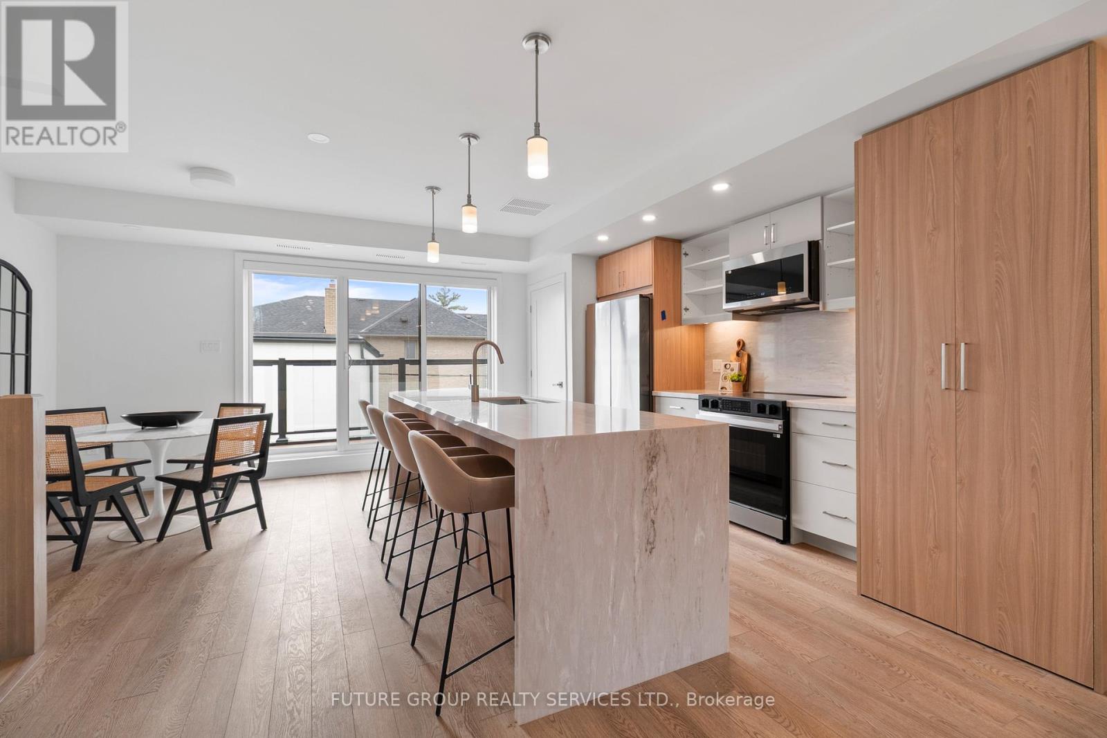 UNIT 4 - 34 POPLAR AVENUE, Toronto, Ontario