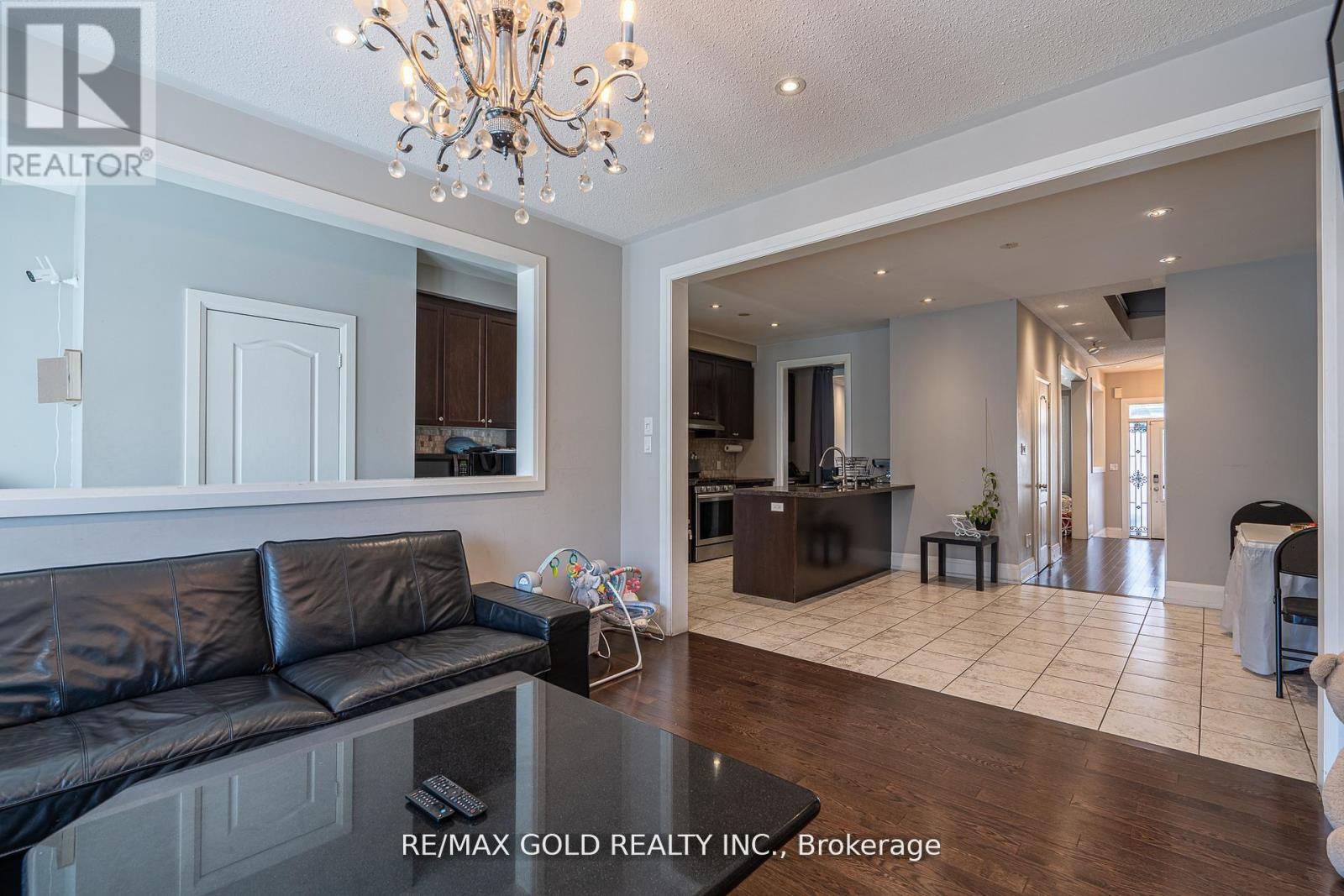 61 Yellowknife Road, Brampton, Ontario  L6R 0B3 - Photo 10 - W13027434