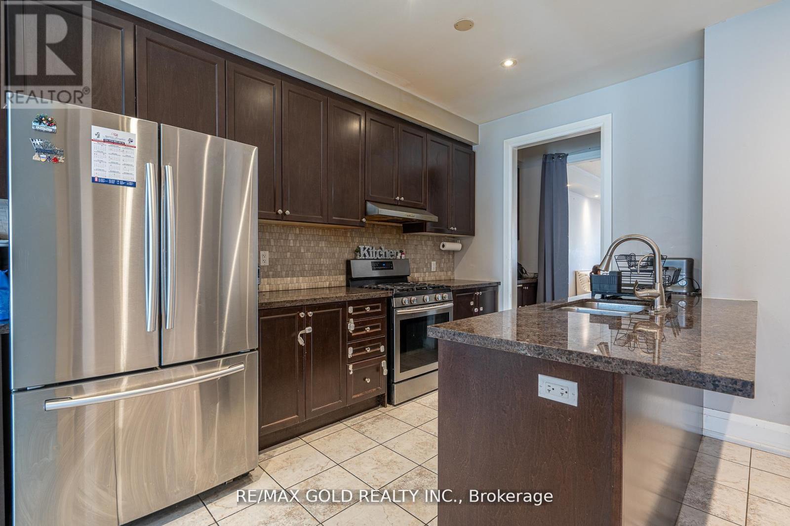 61 Yellowknife Road, Brampton, Ontario  L6R 0B3 - Photo 12 - W13027434